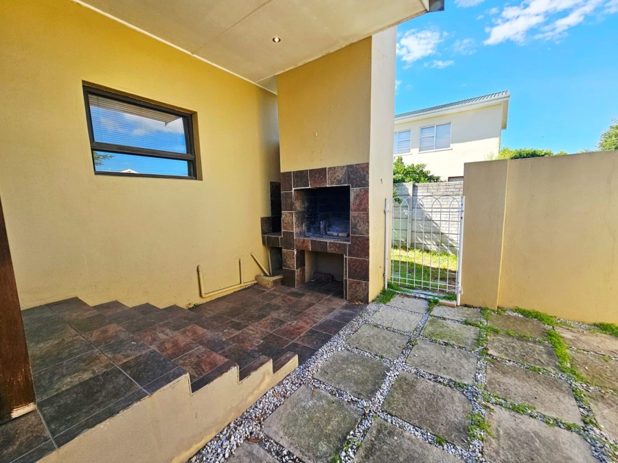 3 Bedroom Property for Sale in Palmiet Western Cape